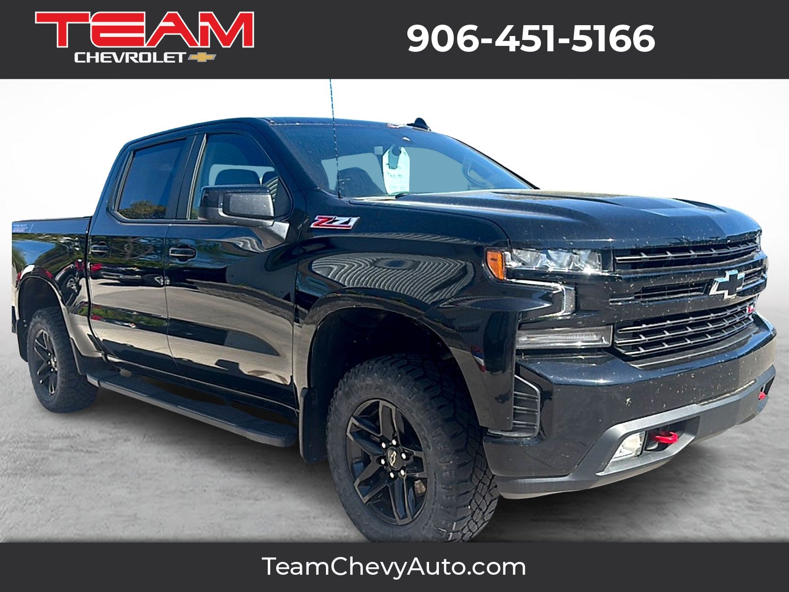 2021 Chevrolet Silverado 1500 LT Trail Boss in Black — front three-quarter view